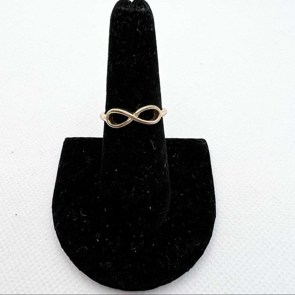 🍭4/$20 Gold infinity symbol ring - size 7.5